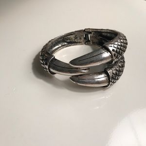 Claw bracelet