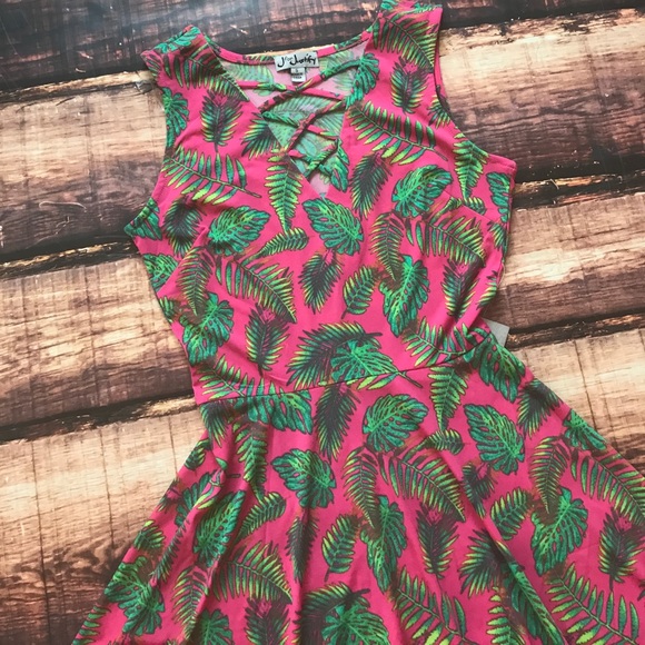 << Tropical Tease Floral Palm Strappy Swing Dress - Picture 2 of 4