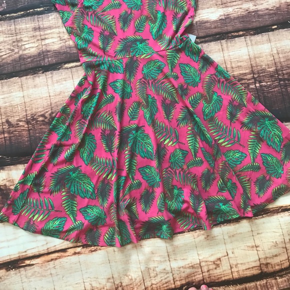 << Tropical Tease Floral Palm Strappy Swing Dress - Picture 3 of 4