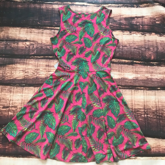 << Tropical Tease Floral Palm Strappy Swing Dress - Picture 4 of 4