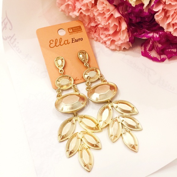 . {ELLA EURO} Gold leave chandelier earrings - Picture 4 of 8