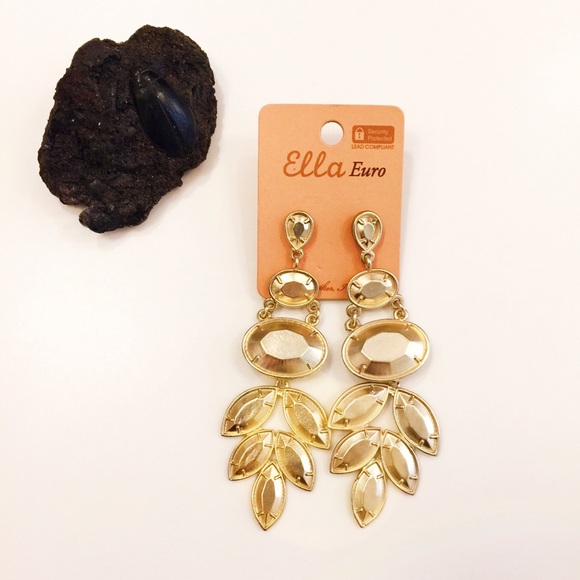 . {ELLA EURO} Gold leave chandelier earrings - Picture 6 of 8