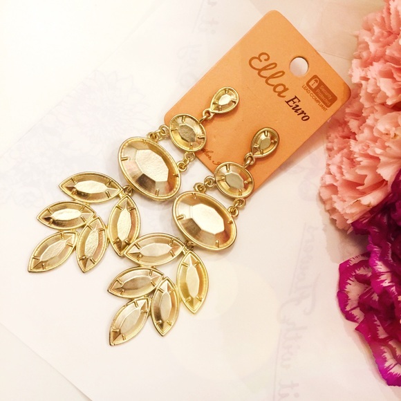 . {ELLA EURO} Gold leave chandelier earrings - Picture 2 of 8