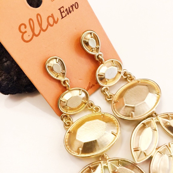 . {ELLA EURO} Gold leave chandelier earrings - Picture 1 of 8