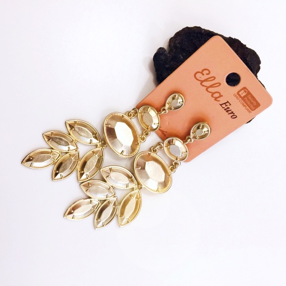 . {ELLA EURO} Gold leave chandelier earrings - Picture 3 of 8