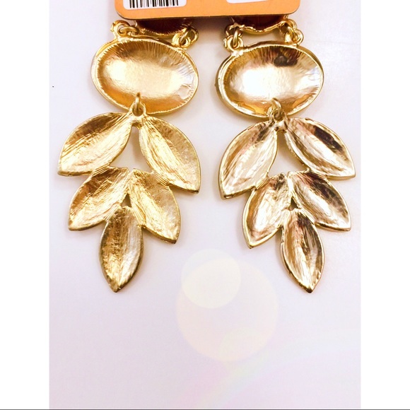 . {ELLA EURO} Gold leave chandelier earrings - Picture 8 of 8