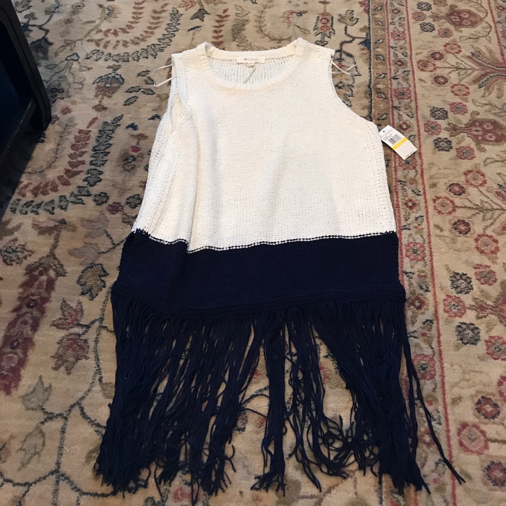 Vince Camuto "new ivory mosaic isle" top