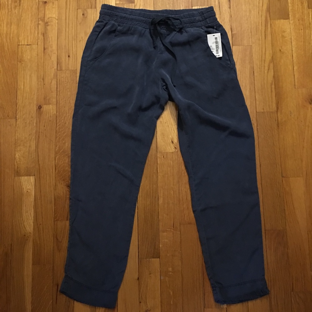 Cloth & stone raw hem Pants. Navy. XS