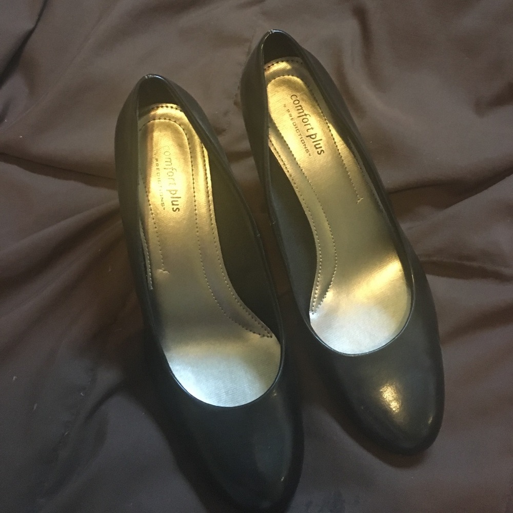 Ultra-comfy black heels