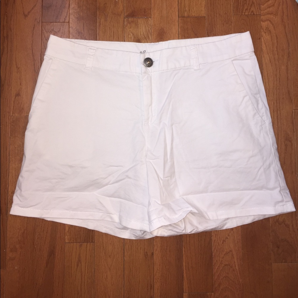 Gap White Khaki Shorts.