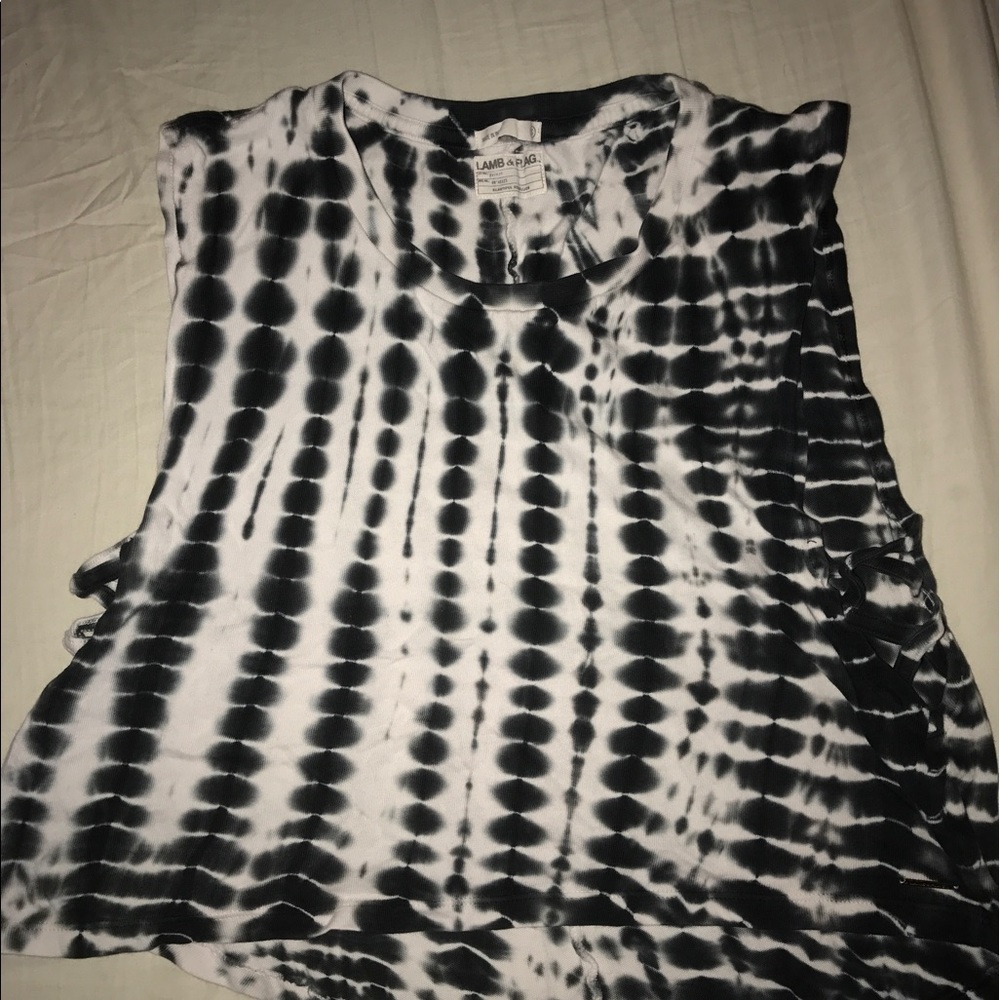 I'm selling this cute crop top shirt
