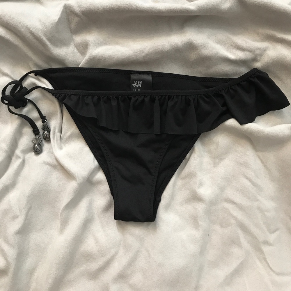 Black Ruffle Bikini Bottoms☀️