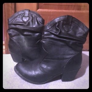 Cute Black booties!