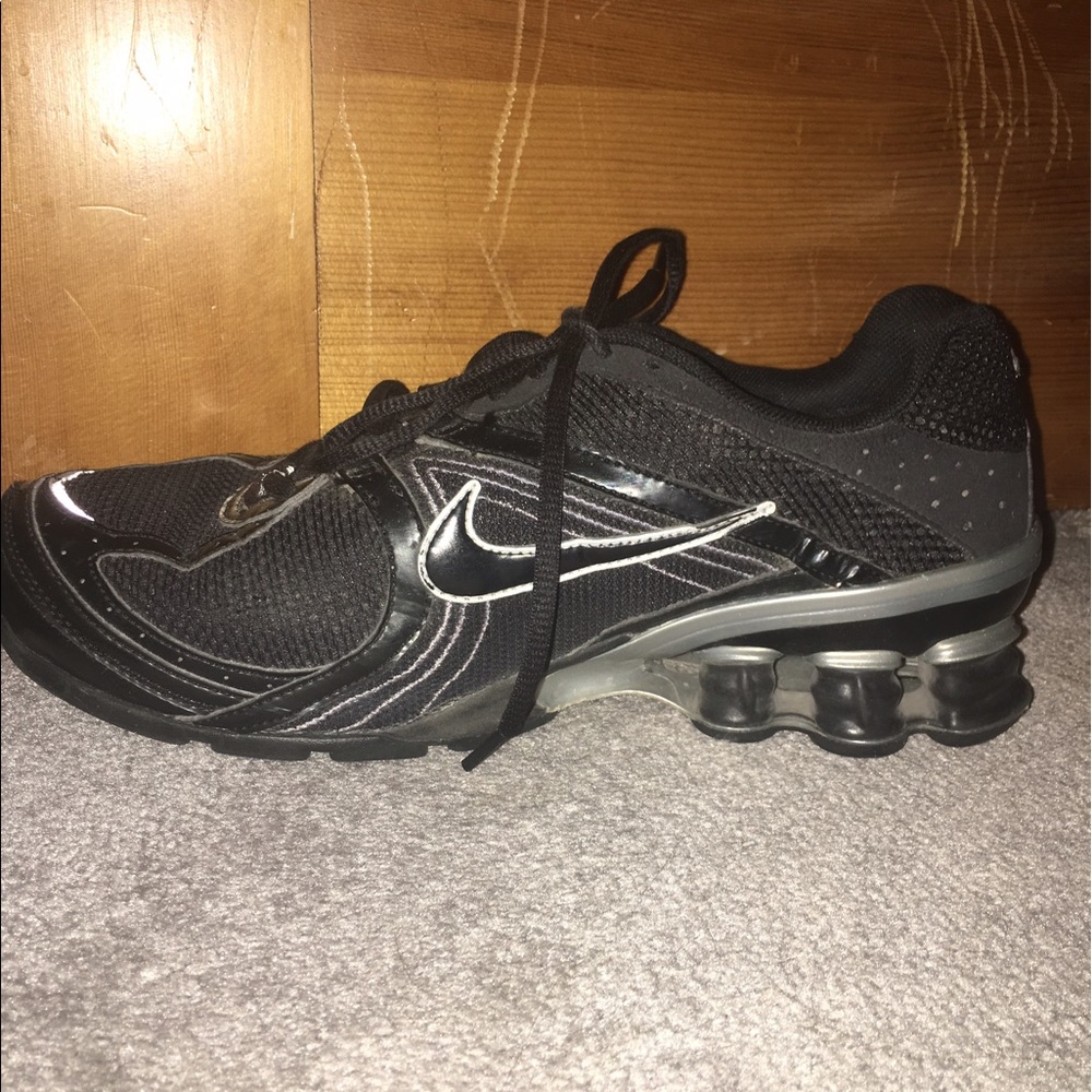 Black Nike Shox