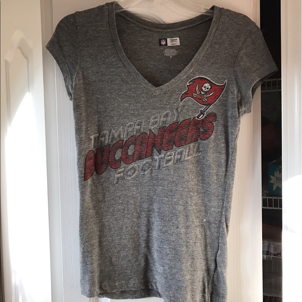 Tampa Bay Buccaneers women's medium grey tshirt