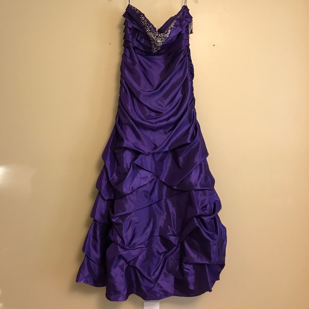 MAKE AN OFFER- NWT FORMAL/PROM DRESS