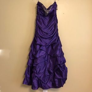 MAKE AN OFFER- NWT FORMAL/PROM DRESS