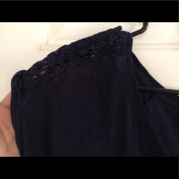 Cute Gap top - Picture 2 of 2