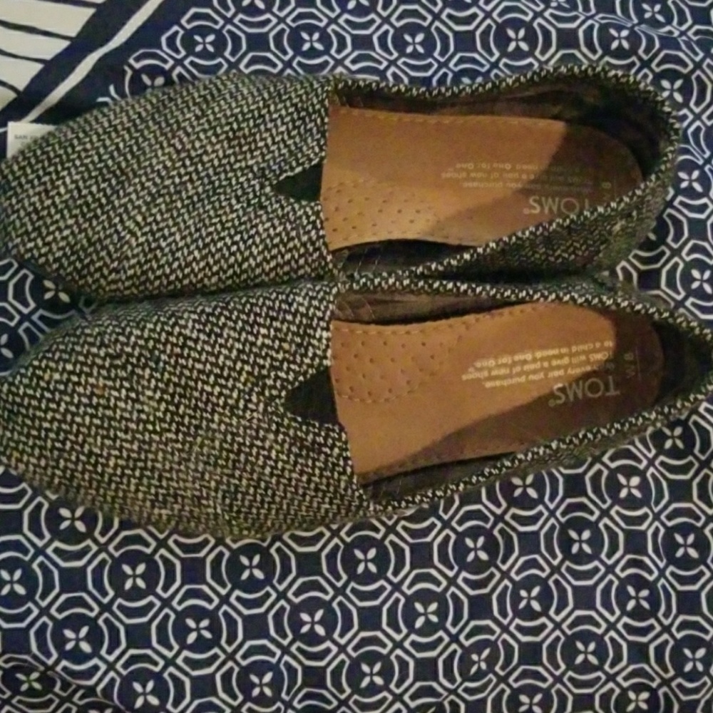 Toms Black and White tweeted