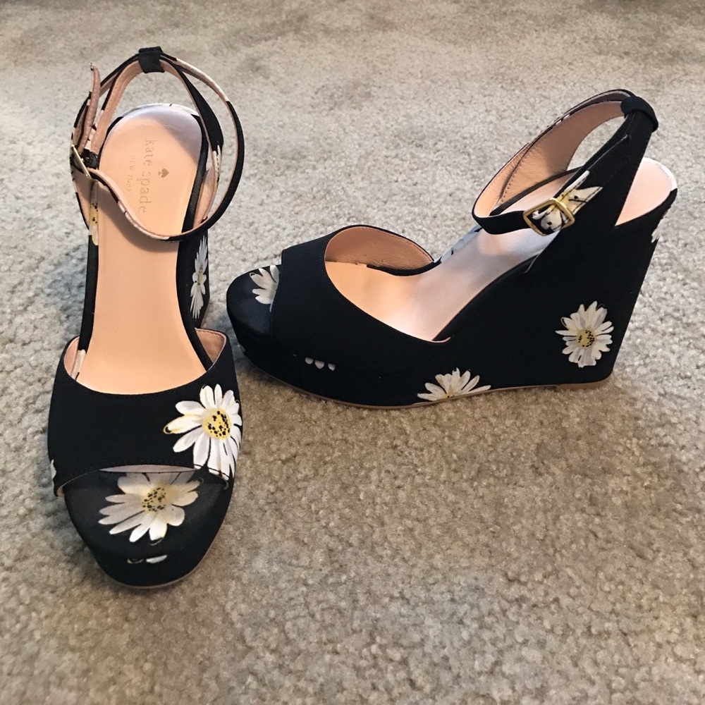 💥Weekend Blowout Sale💥Kate Spade Dellie Wedges!
