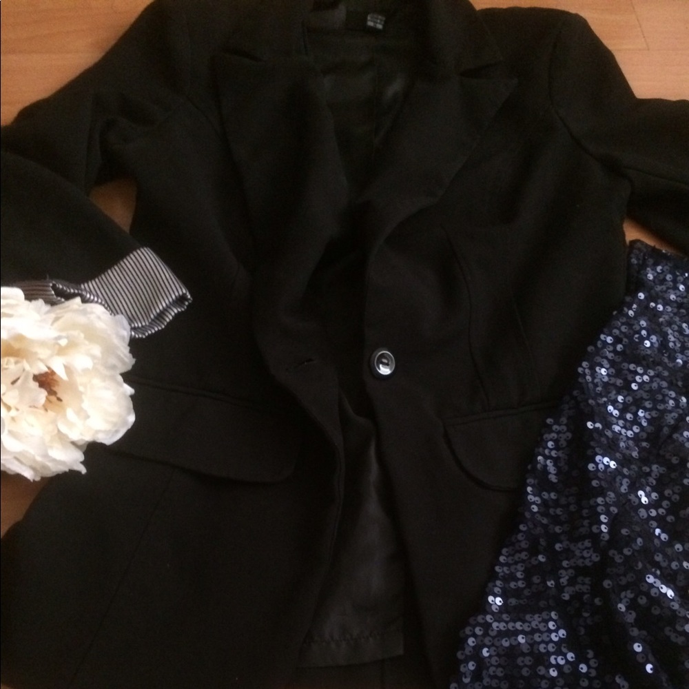 ‼️SOLD‼️Black blazer and sequined top!🔔💖