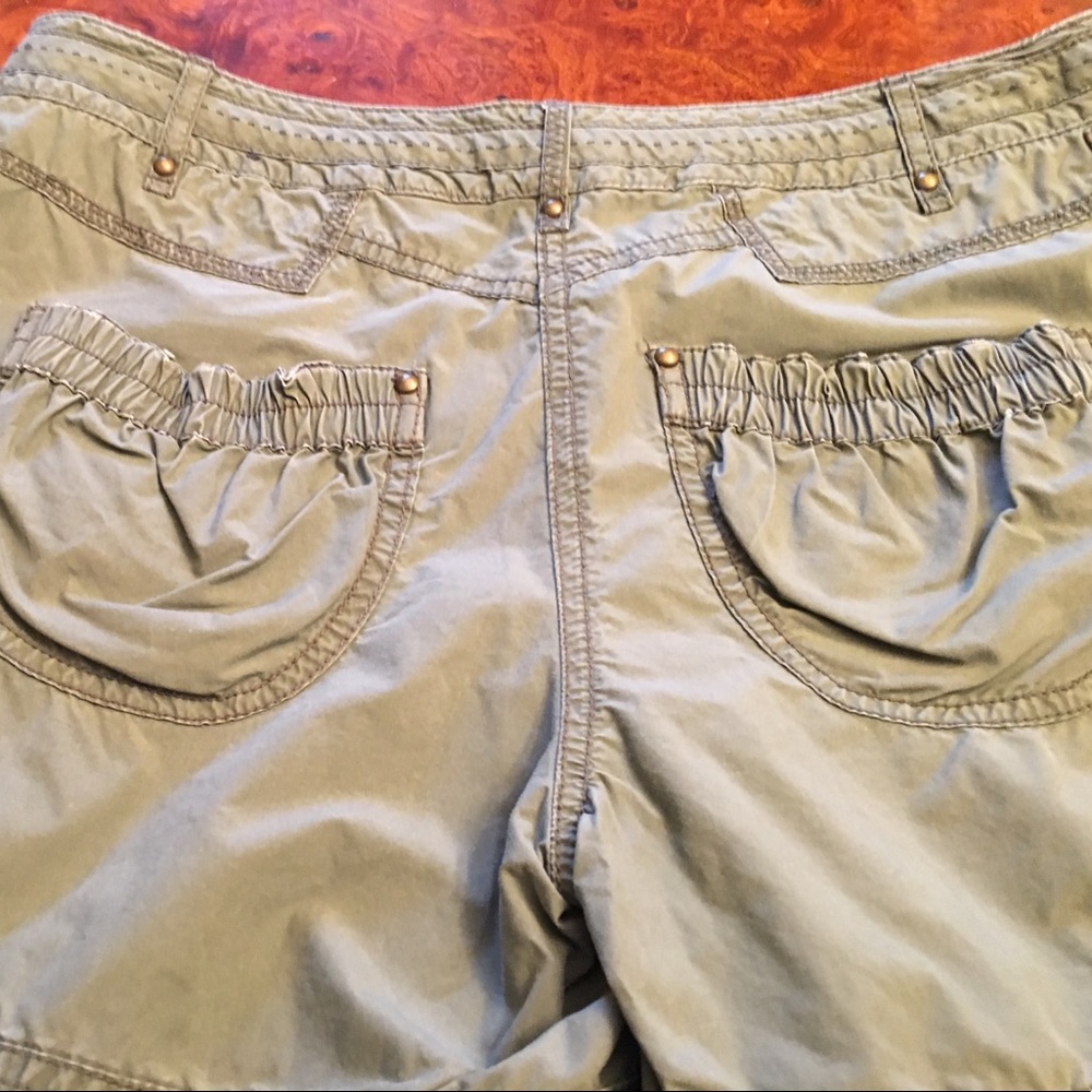 Shorts - Picture 2 of 3