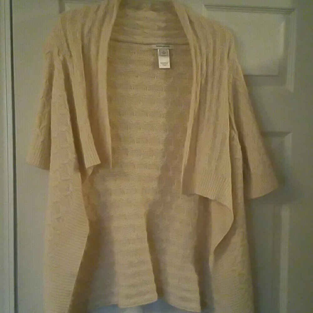 CUTE SHORT SLEEVE SWEATER