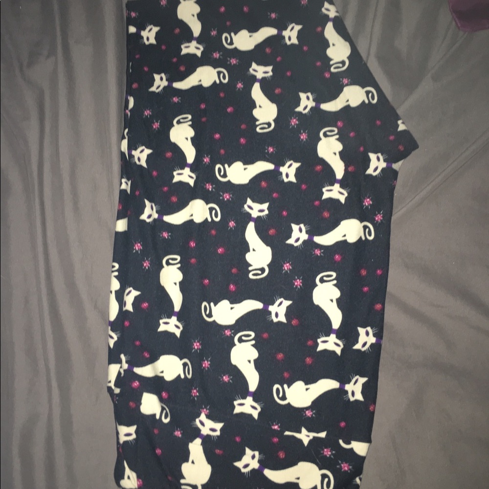 LuLaRoe TC Cat leggings!