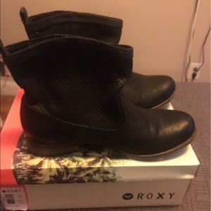 Roxy black booties