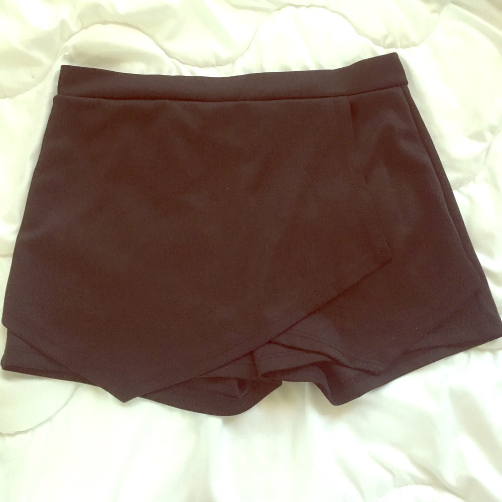 CUTE BLACK SKORT