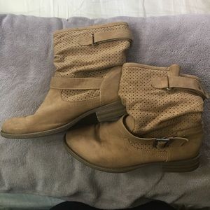 Cute booties, lightly used, few scuffs as pictured