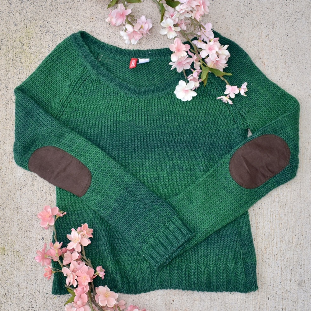 🌸 Green Sweater with elbow patches