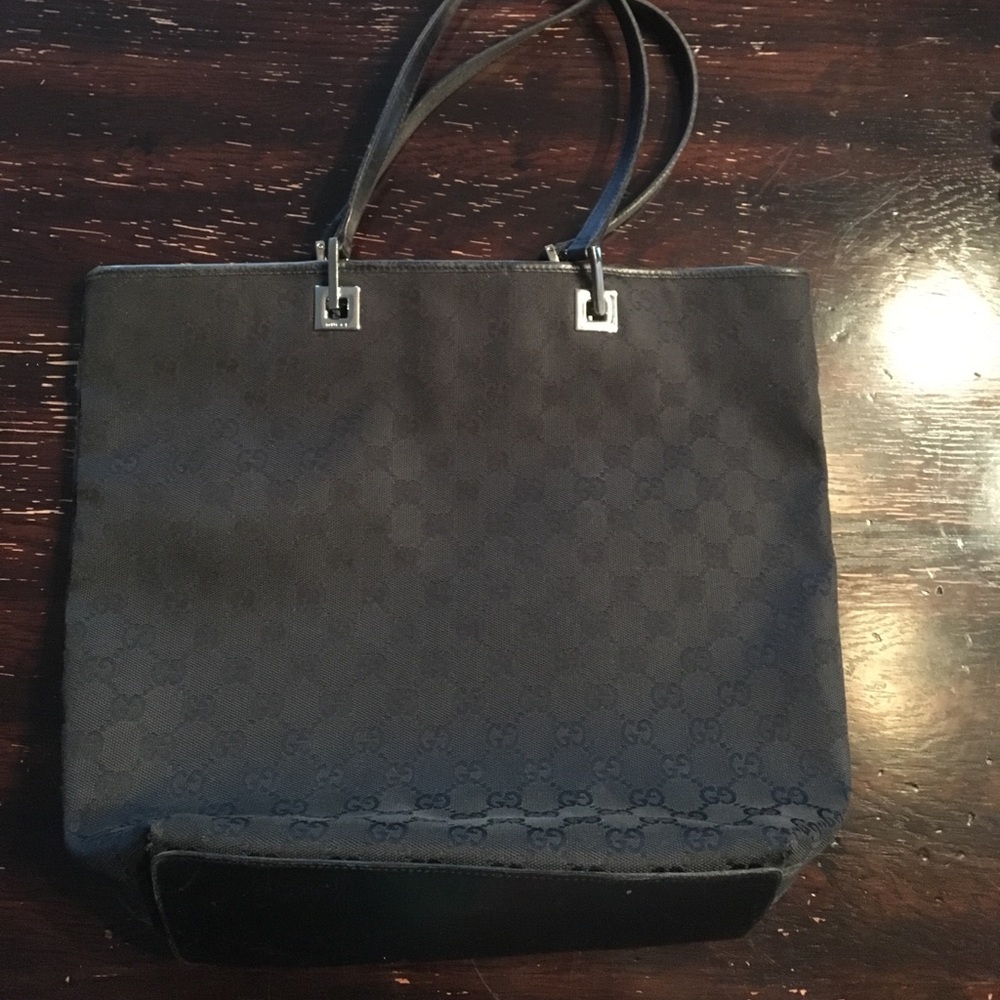 Gucci purse barely worn