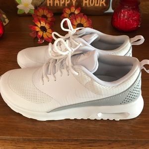 BRAND NEW Air max Nike Thea's