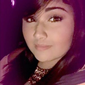 Meet your Posher, Roxana