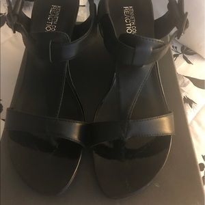 Kenneth Cole Reaction Cedar Later wedge sz 8