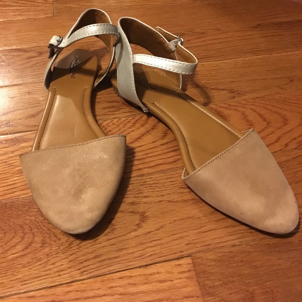 Lucky Brand Tan & Gold Ballet Flats