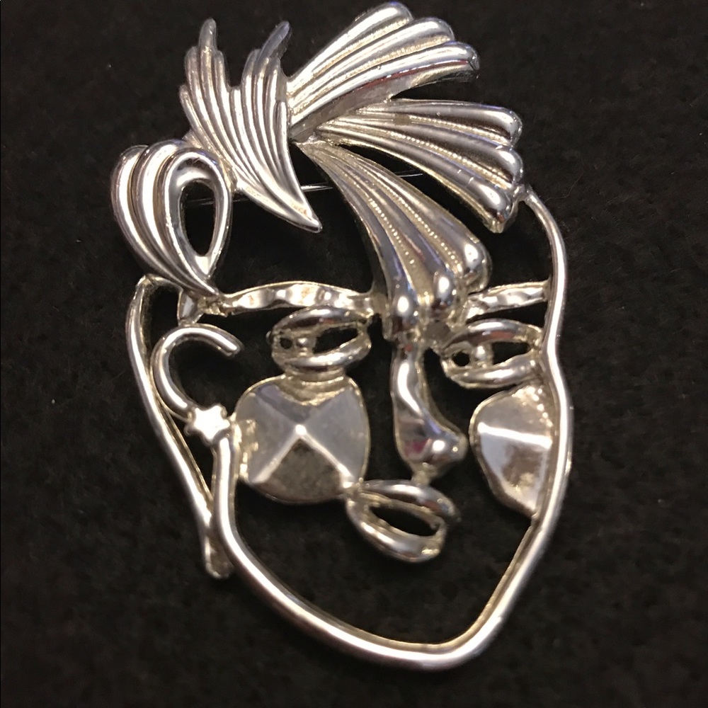 Mod style brooch of a lovely face