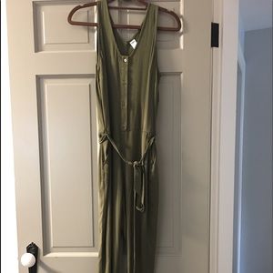 Dark green jumpsuit - size small