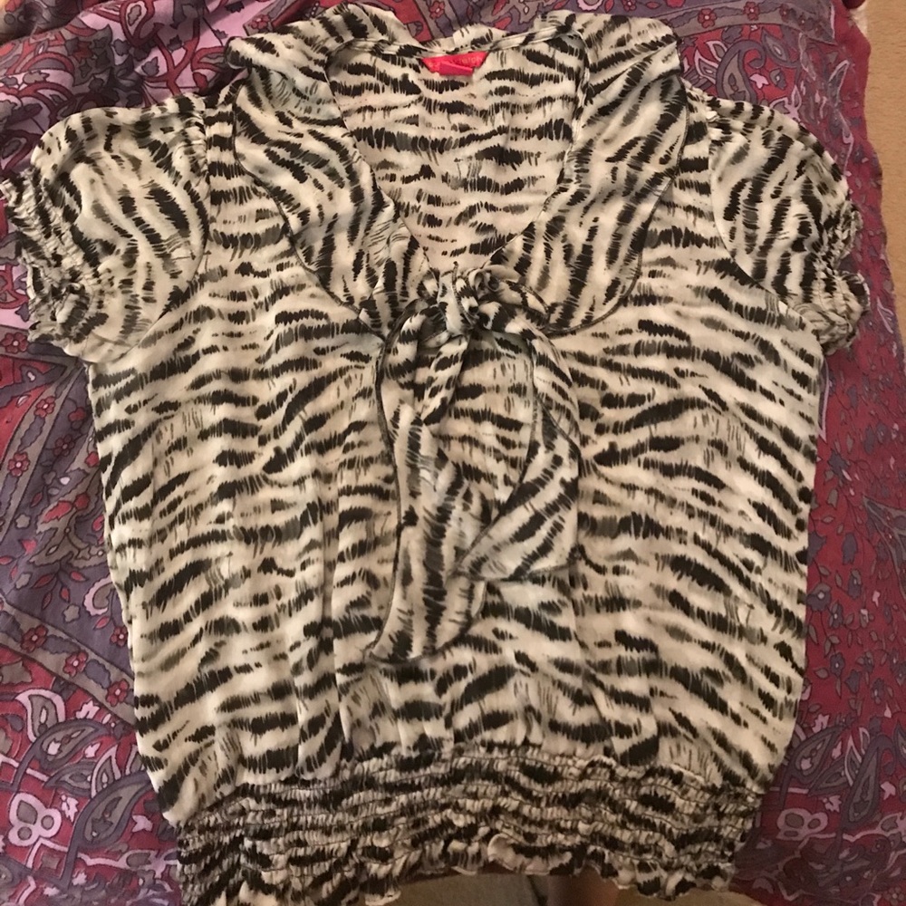 Summer blouse w/ elastic ruche around arm & waist