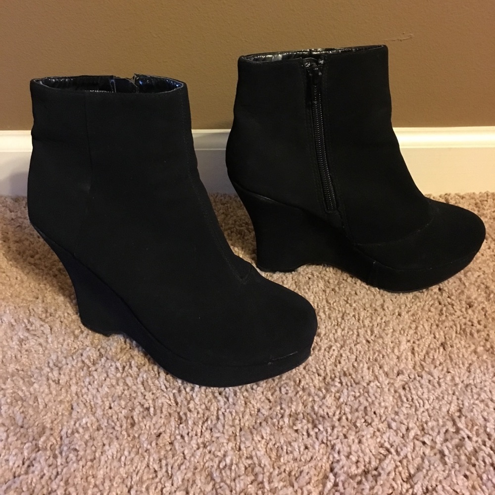 Diba East Black Wedged Booties
