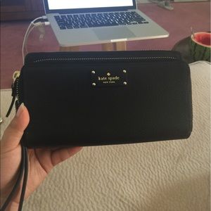 kate spade long wallet retail store300