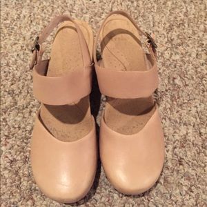 Dansko heels closed toe