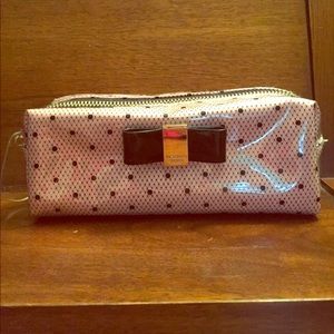 VS Small Makeup Case 💄