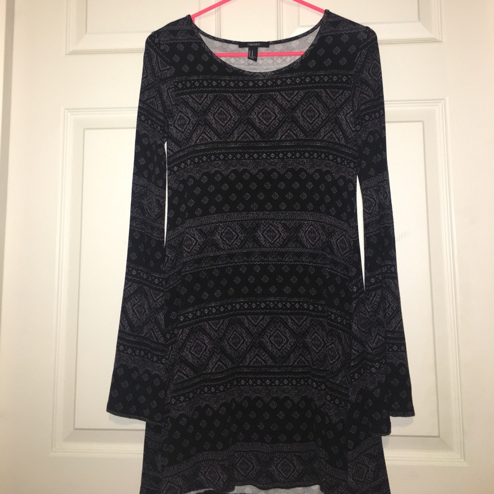 Bell sleeve dress - Picture 1 of 3