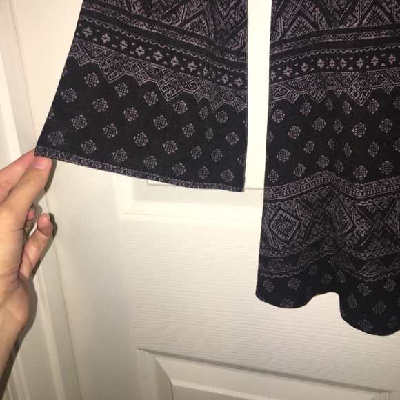 Bell sleeve dress - Picture 3 of 3