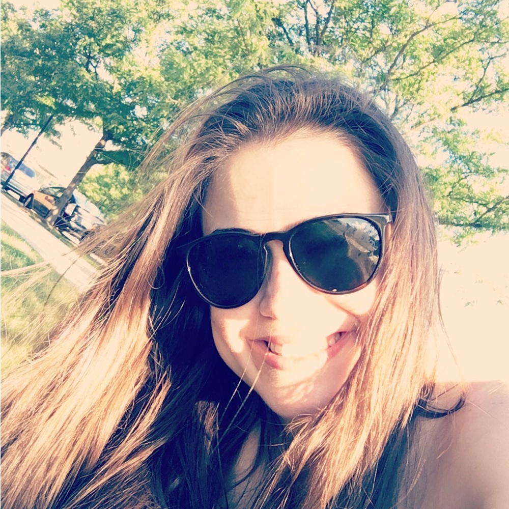 Meet your Posher, Senem