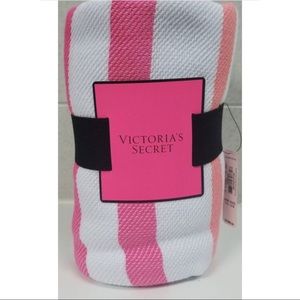Victoria's Secret Pink Limited Edition Throw NWT