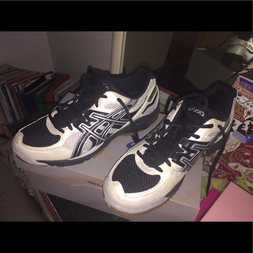 Brand new Asics volleyball shoe