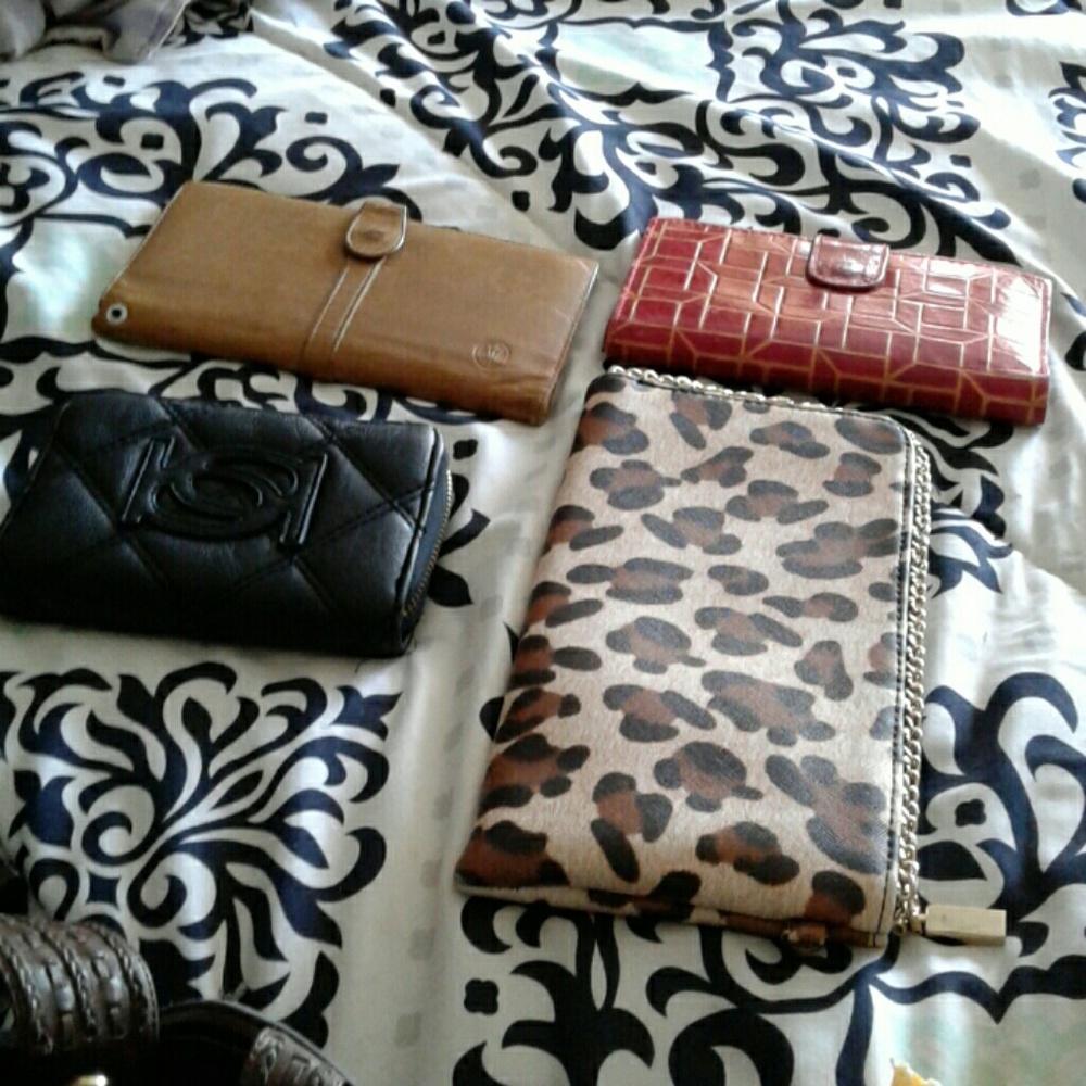 Ladies  wallets  (4)